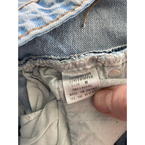 NIKKIBEACHHOUSE CUT OFF DENIM SHORTS SIZE MEDIUM - Picture 8 of 11